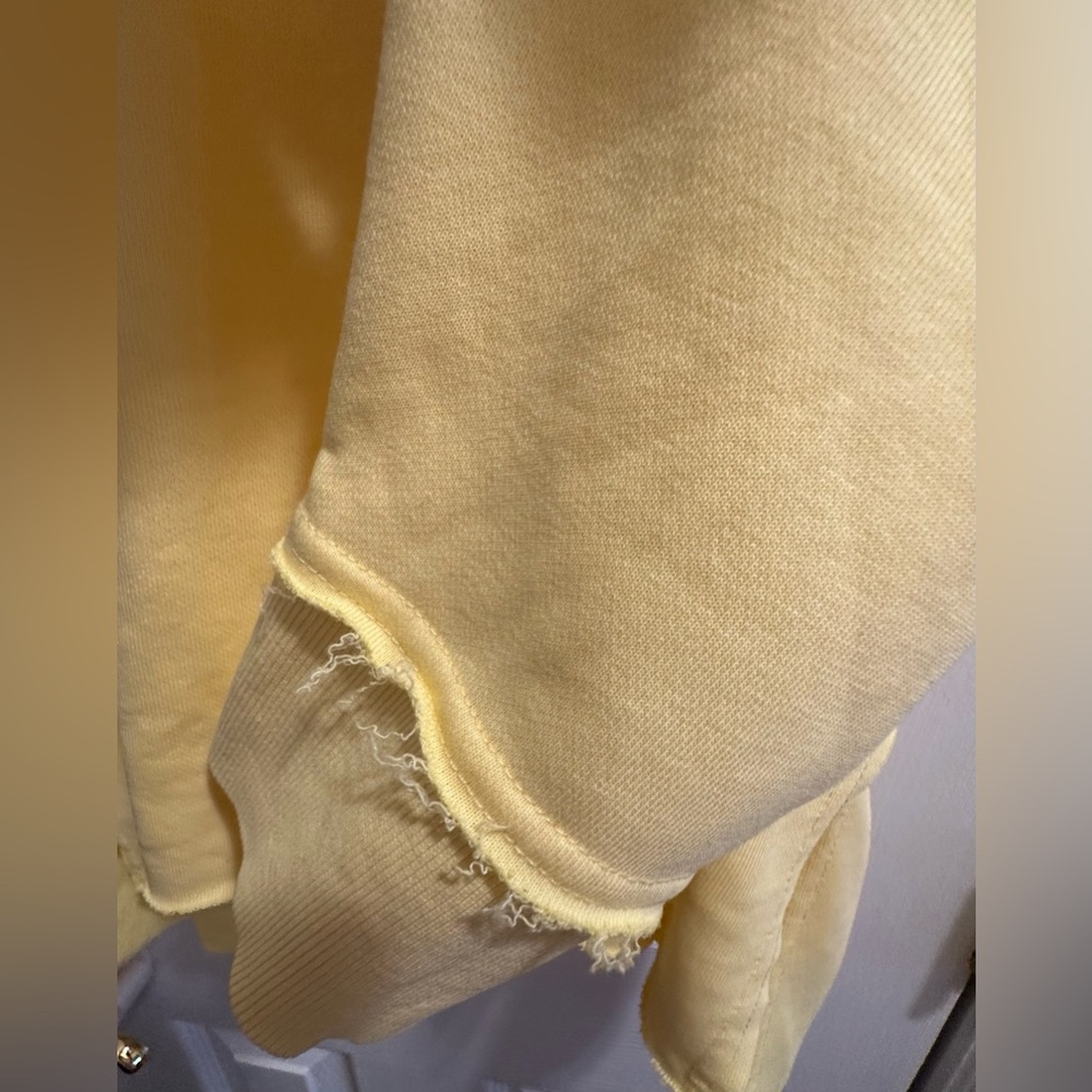 NWOT JADELYNN BROOK YELLOW V NECK - Picture 4 of 6